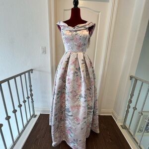 🦄 Sherri Hill Sz 2 Floral Ballgown SAMPLE!